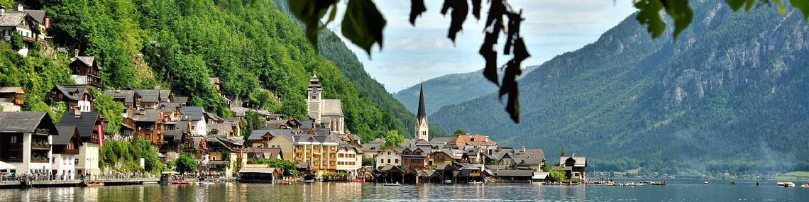 Salzkammergut � See und Bergkulisse